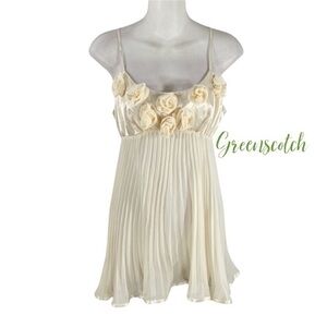NWT Victoria’s Secret vintage ivory pleated lingerie negligée nightgown medium M